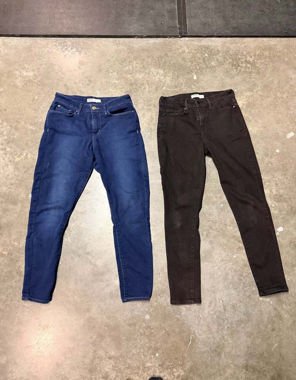 Signature by Levi Strauss & Co. Women's Mid-Rise Skinny Jeans Bundle of 2